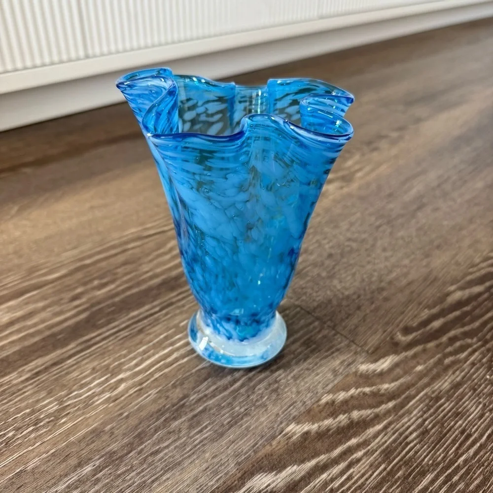VINTAGE Lefton Handblown Glass Handkerchief Vase – Blue & White Bubble Swirl